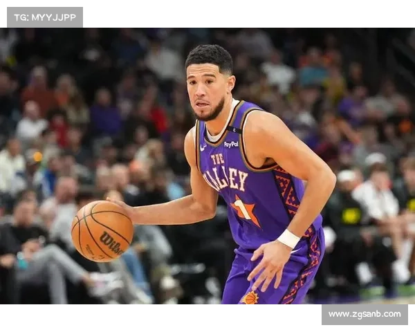 布克与教练团队携手共进 建立深厚合作信任关系助力球队突破