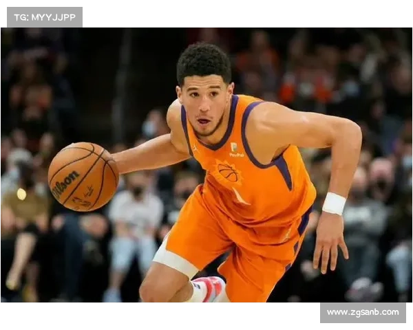 德文·布克赛场拼搏精神成就球迷心中无可替代的英雄形象